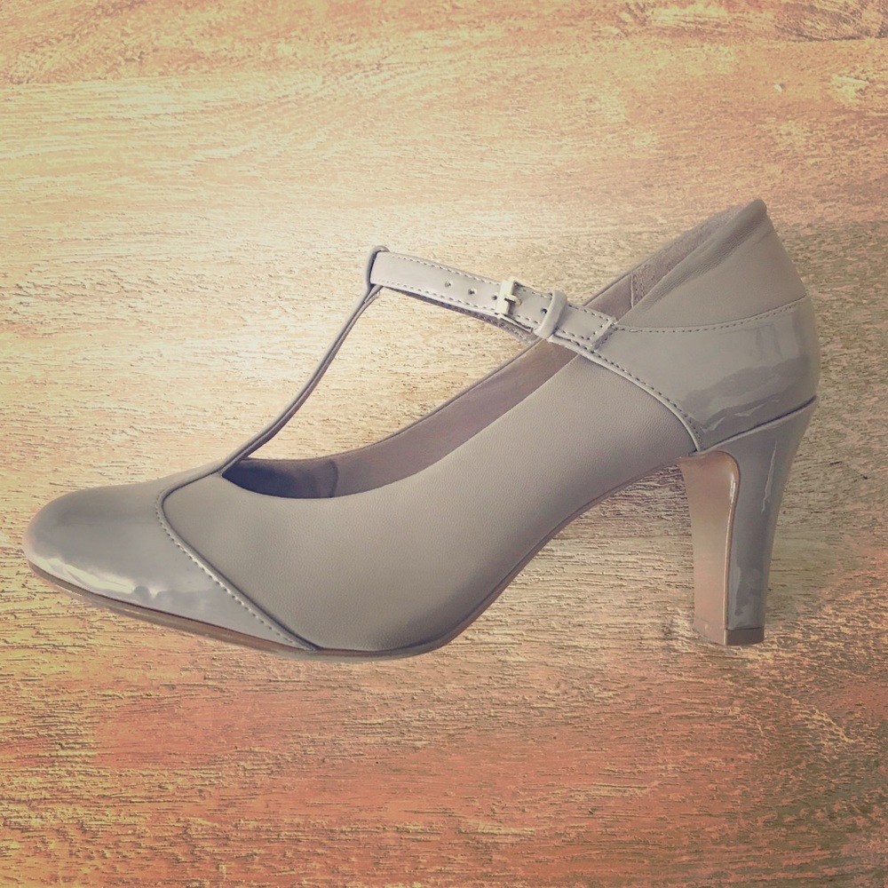 Giani Bernini memory foam heels